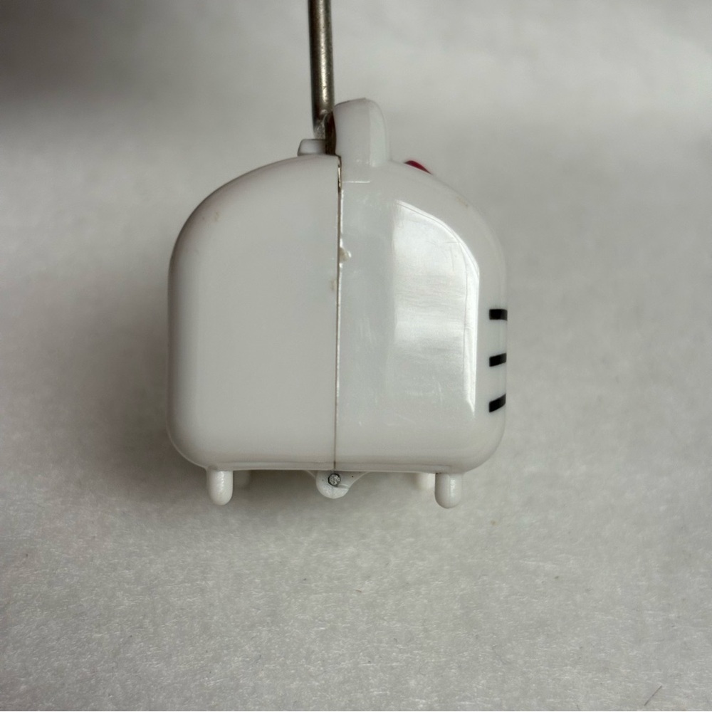 HELLO KITTY Mini Lint Roller Keychain White Cat - Picture 14 of 16